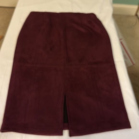 MARC NEW YORK, by Andrew Marc, matron faux suede skirt - Picture 8 of 8